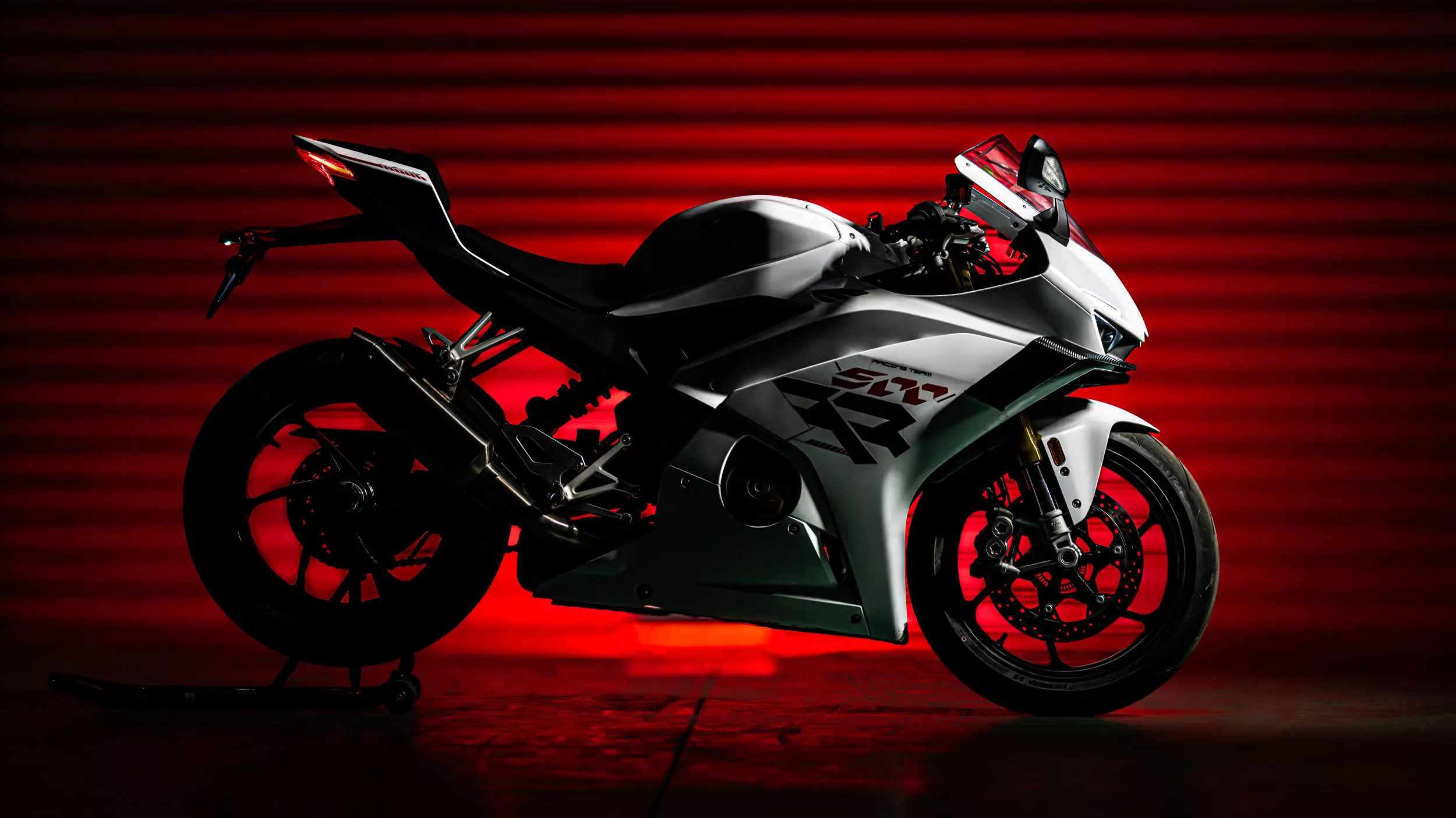 The 500RR is supposed to take on the Kawasaki ZX-4RR and QJMotor SRK 421 RR in the UK