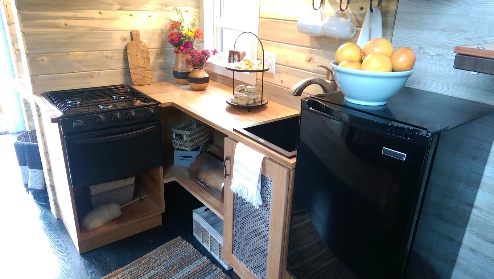 The kitchen in the Tiny Ski Lodge