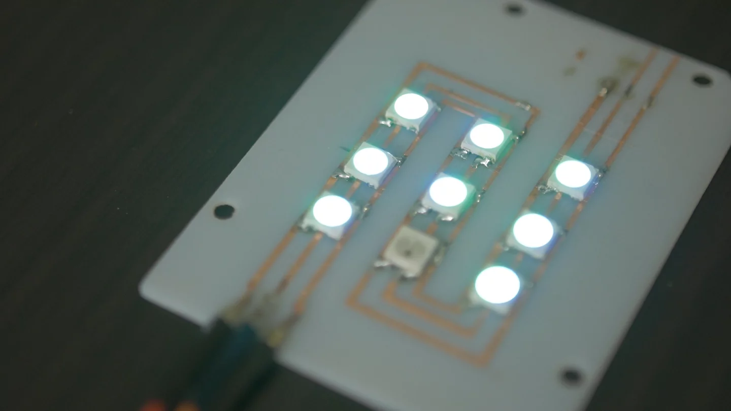 The conductive resin allows the NexD1 to print circuit boards that are as conductive as regular PCBs, and can even make 3D circuits