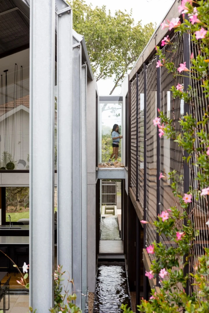 A void designed to mimic a natural gorge runs down the middle of the Iron Maiden House in Sydney