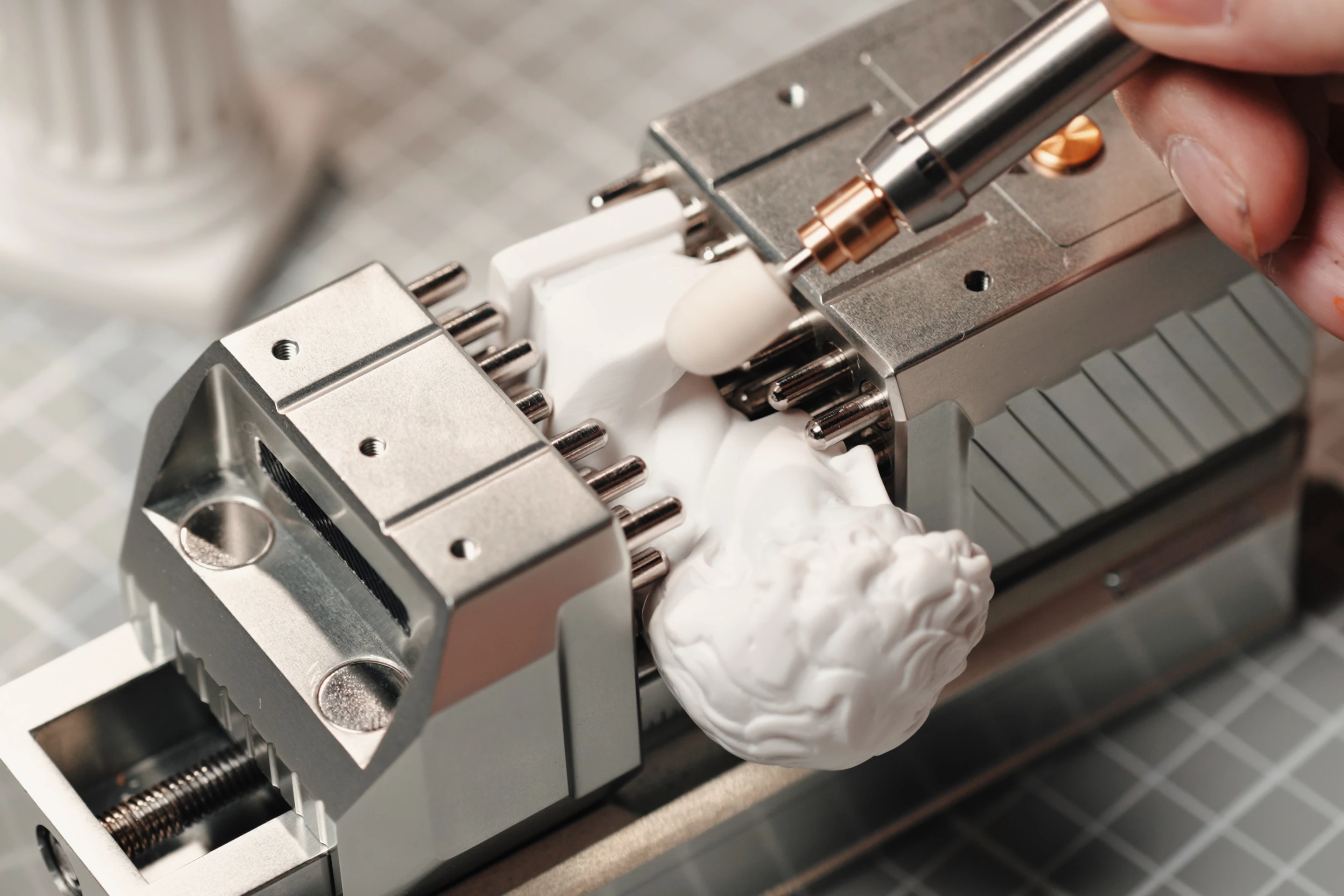 The K-One has a maximum clamping force of 20 Newtons