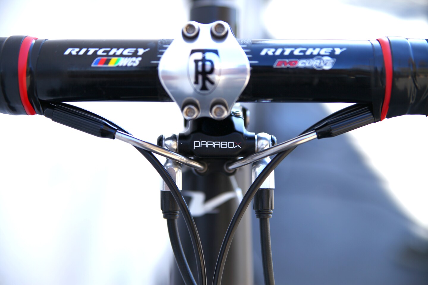 The Parabox junction box master cylinder clamps onto the handlebar stem, just beneath the bars