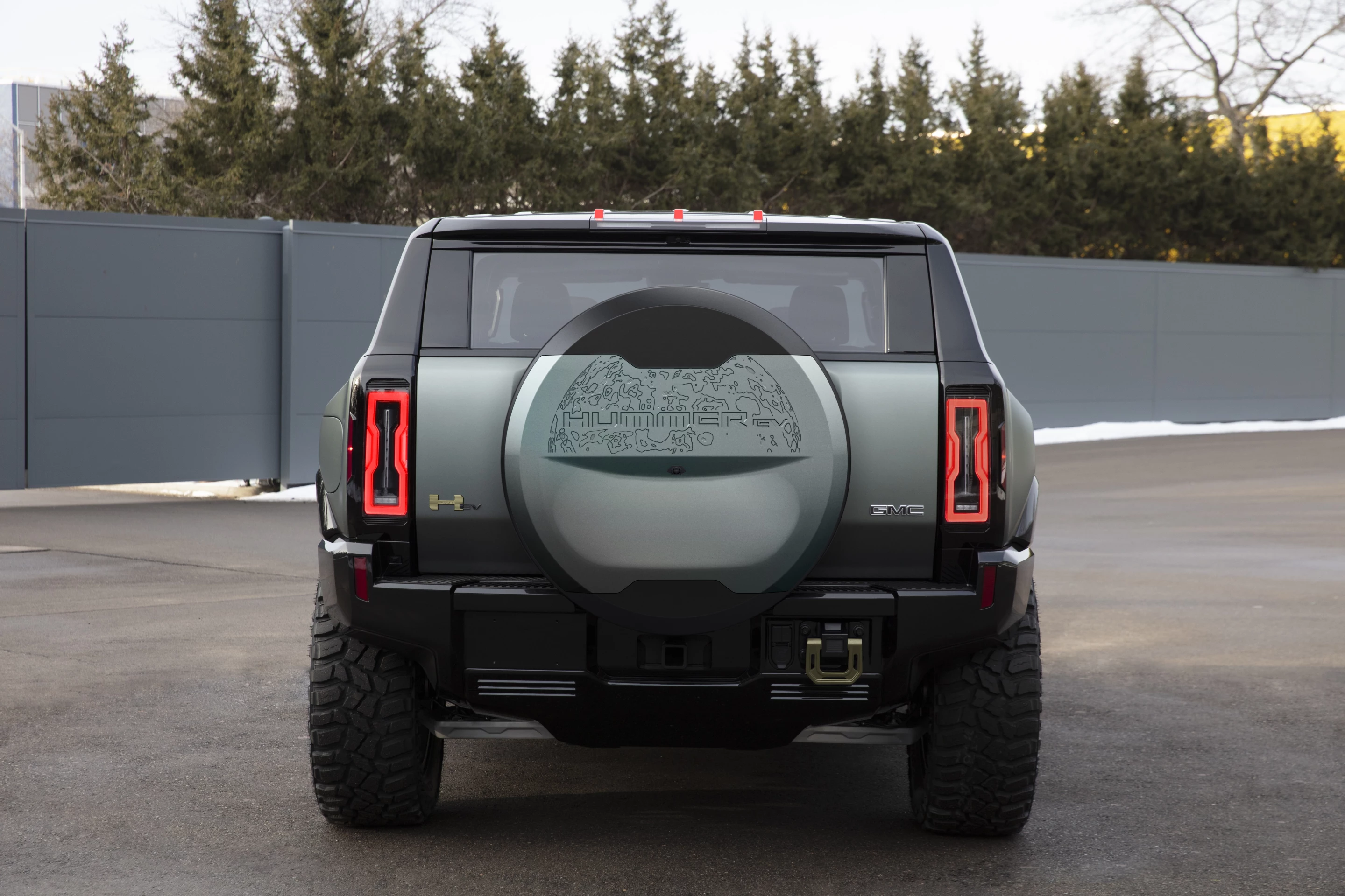 The rear window of the Hummer EV SUV rolls down independently, and the power tailgate swings to the right when activated