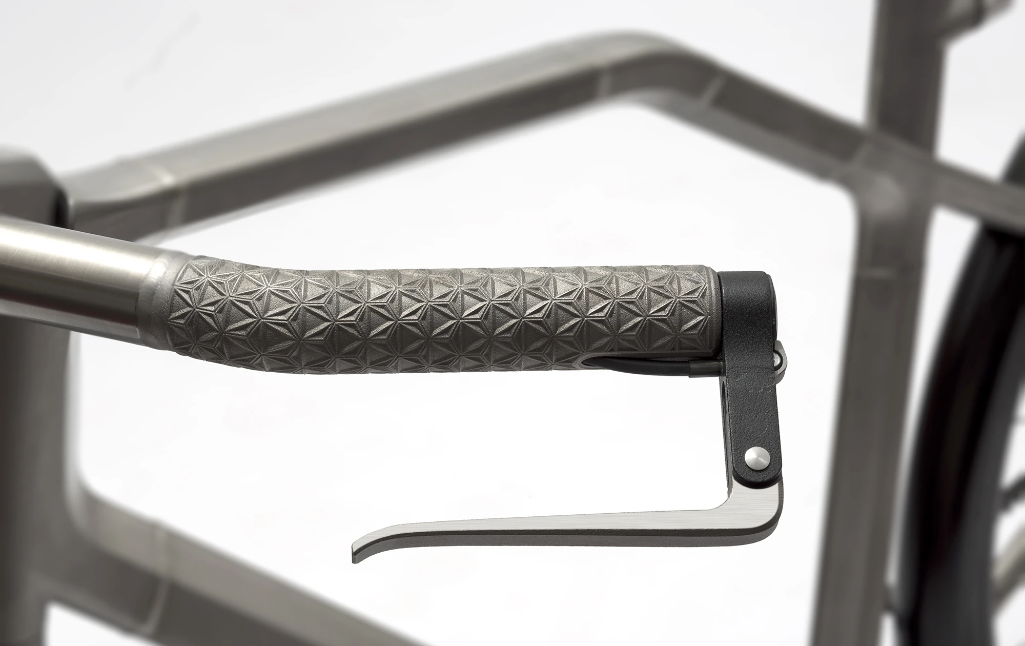 The Solid features haptic feedback in the handlebar