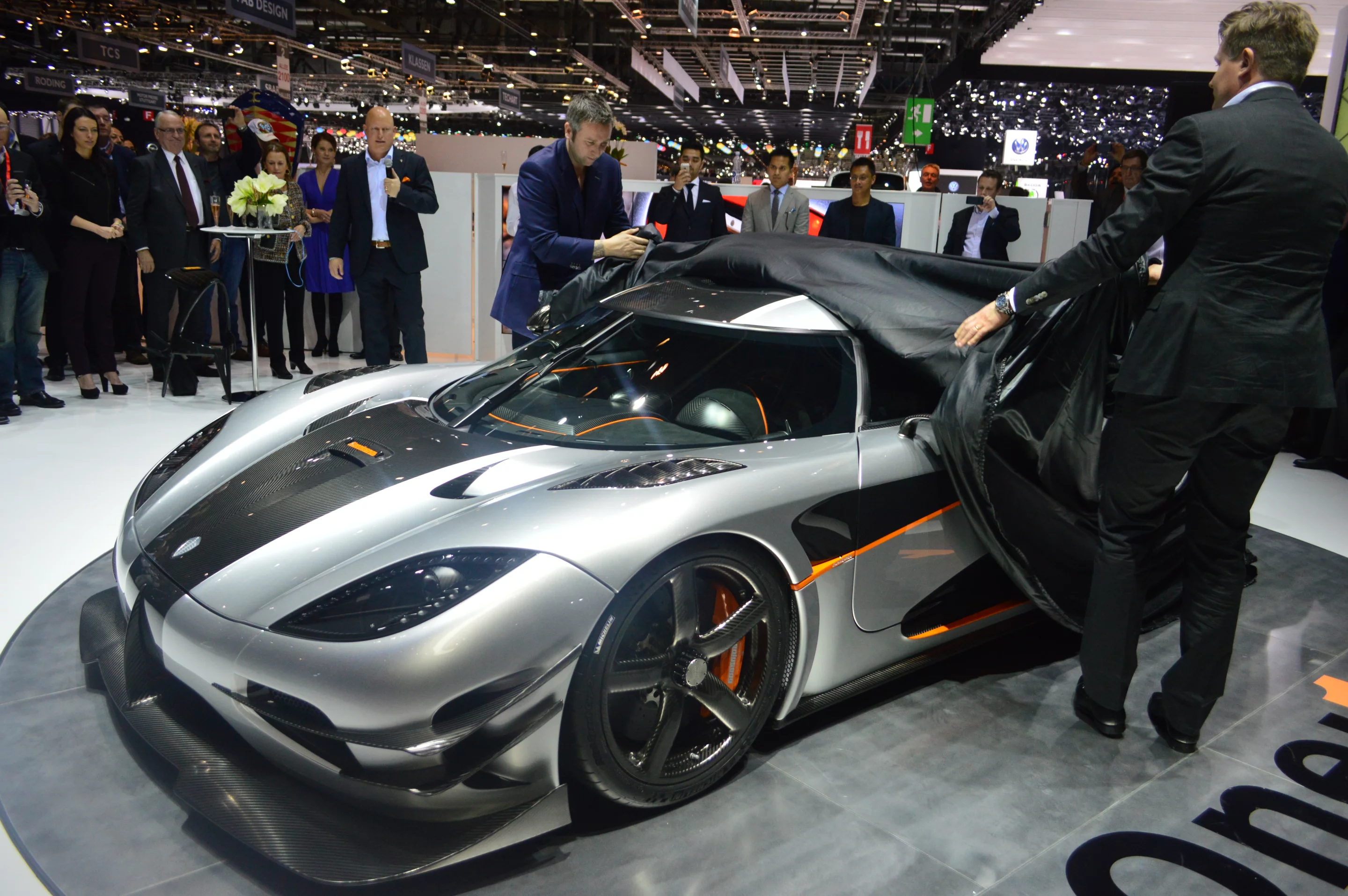 Just a few more rolls of the cloth... (Photo: CC Weiss/Gizmag.com)