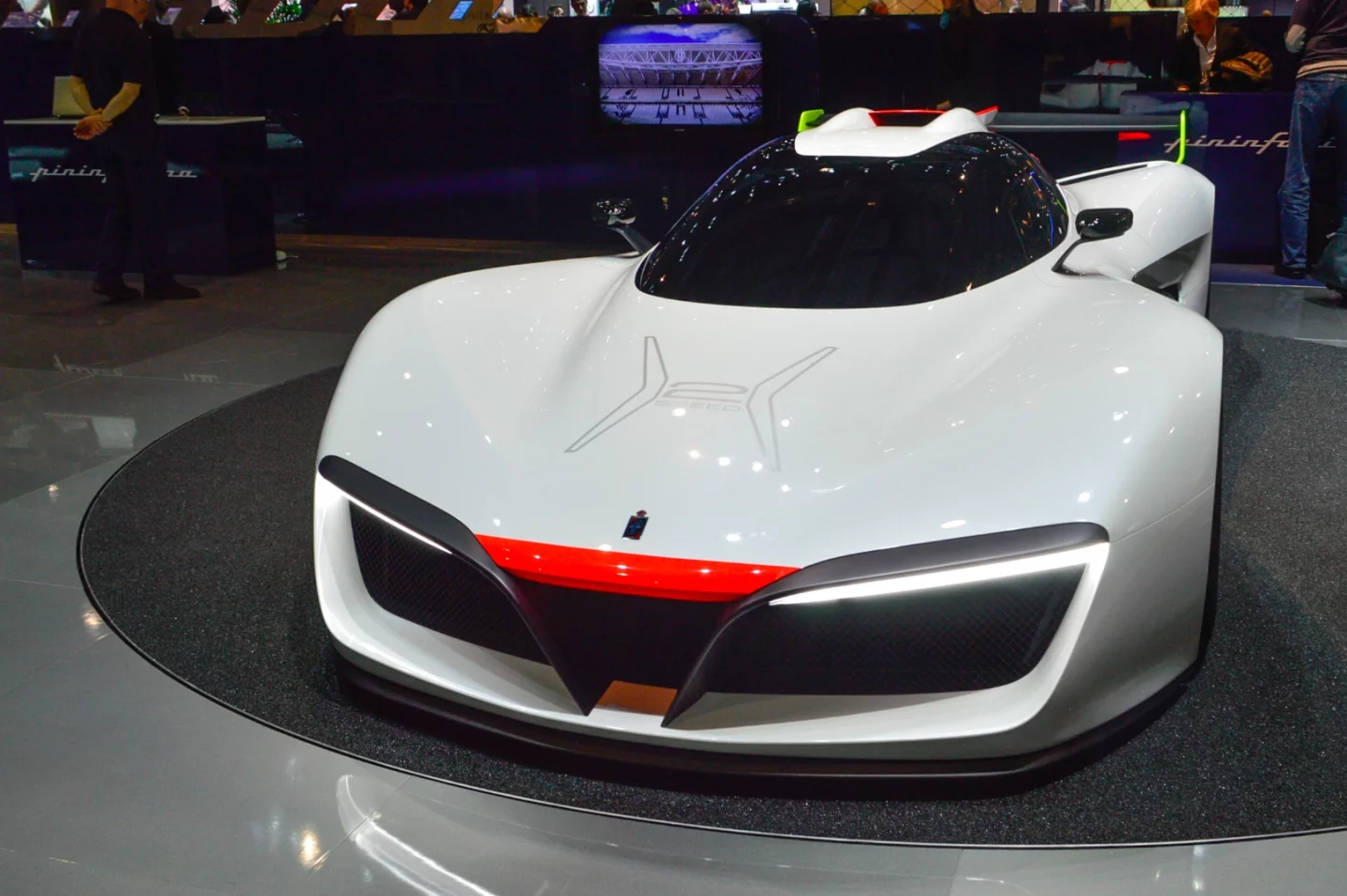 Pininfarina H2 Speed: the combined power output from its two electric motors is around 370 kW (500 hp)