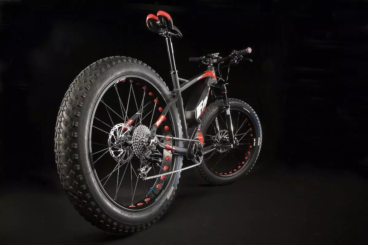 Both Fantic bikes have 26 x 4 in tires