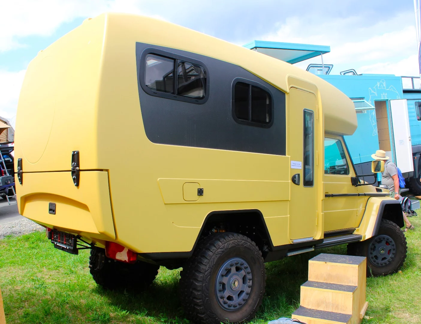 This Orangework/Le-Tech Lennson 3C was listed with a more modern G500 base with 416-hp engine and 7G-tronic Plus transmission