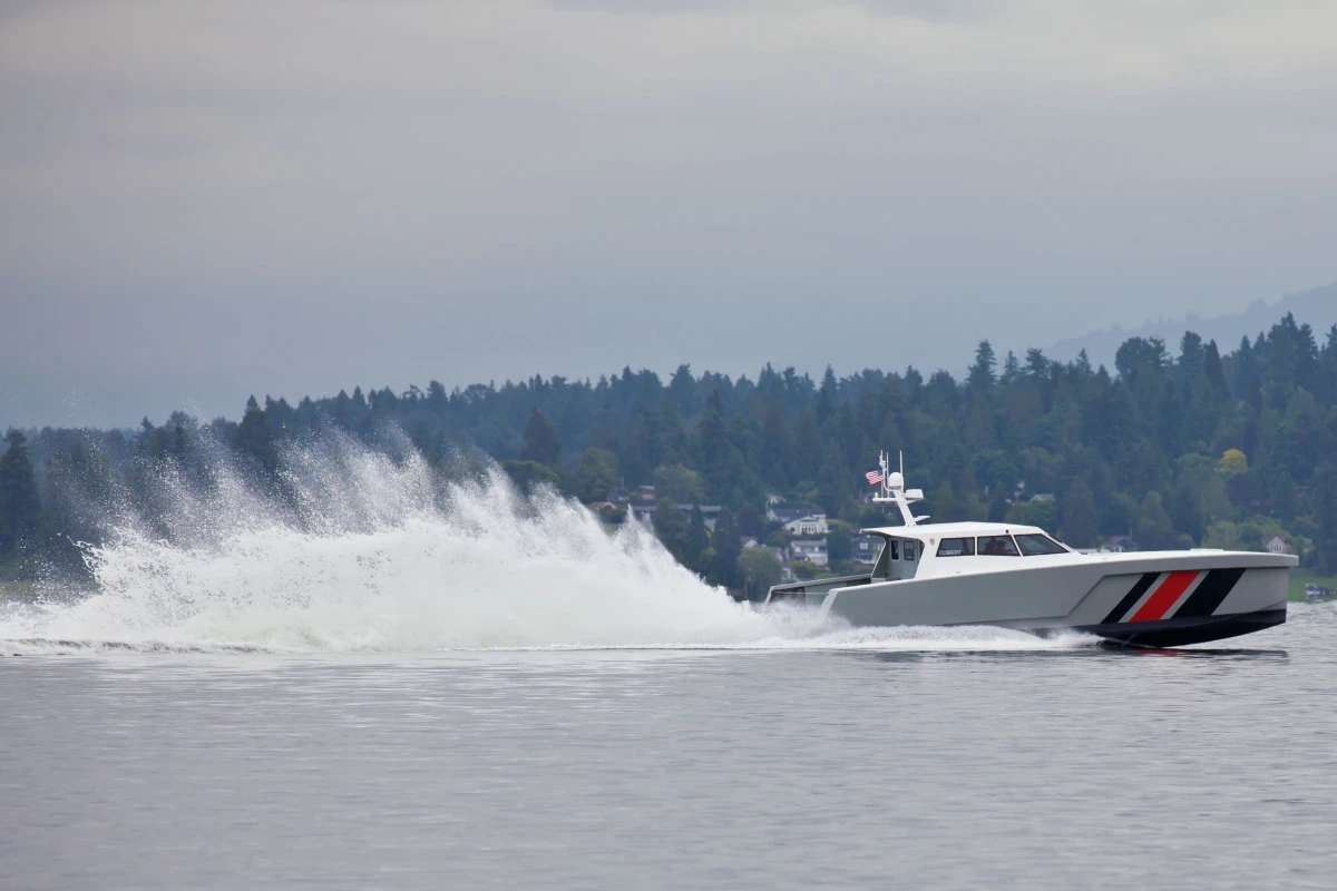 Like the Piranha, the LRV-17 is made from "carbon fiber nanocomposites," Arovex and Epovex, which are crucial in keeping the boat's weight down to 17,900 pounds (8100 kg)