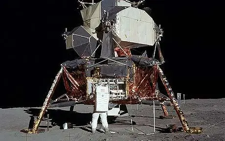 Space Toys full scale lunar model replicas will set the buyer back a cool US$89,000.