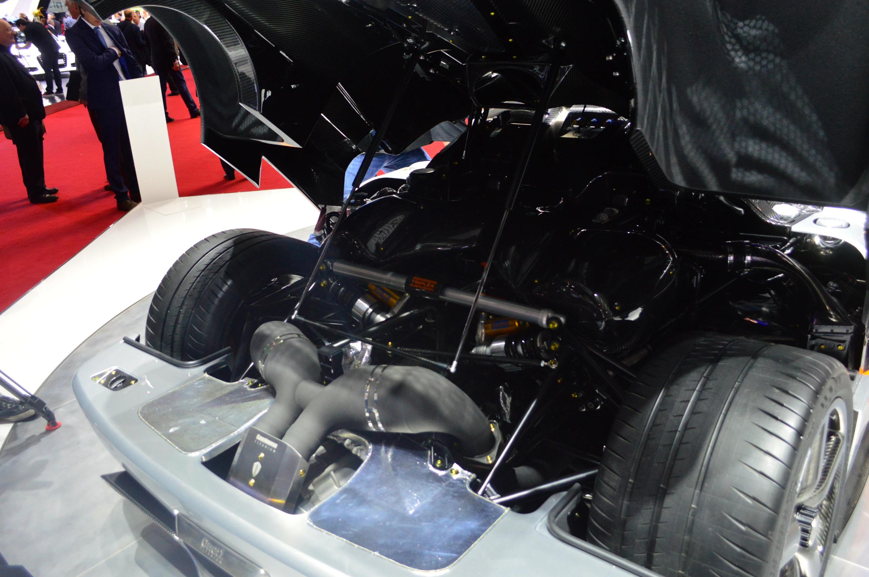 A look at the underlying mechanicals (Photo: CC Weiss/Gizmag.com)