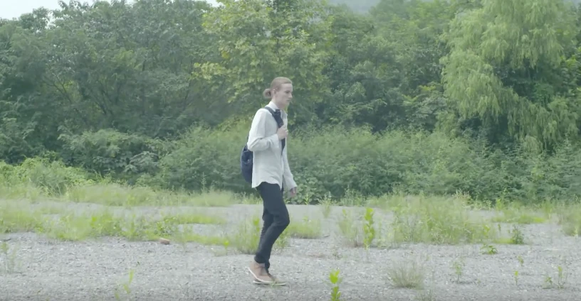The PowearIN Jacket turns into a shoulder bag in a few steps