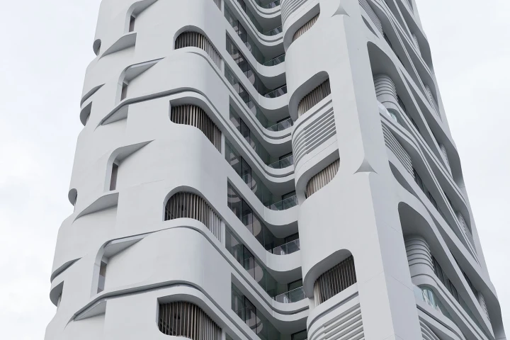Detail of the inter-locking panels of the facade. Ardmore Residence, Singapore, by UN Studio (Photo: Iwan Baan ©)