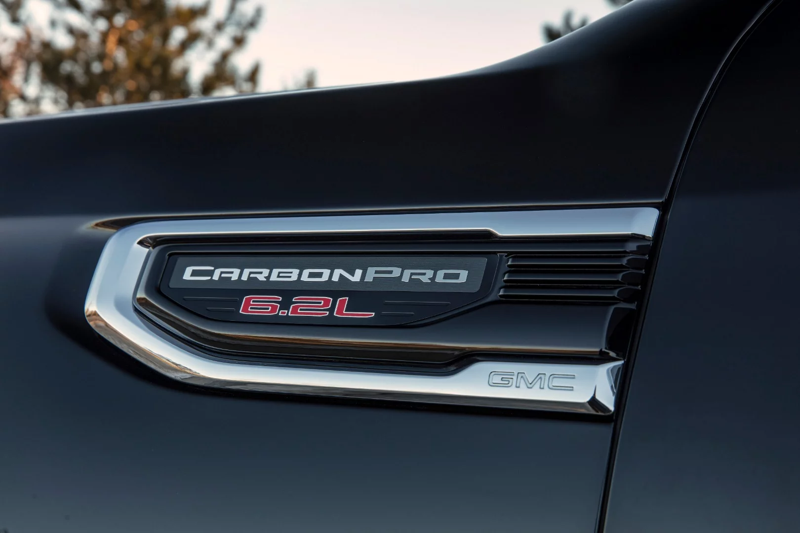 Badging on GMC trucks equipped with the carbon fiber truck bed will showcase the CarbonPro label