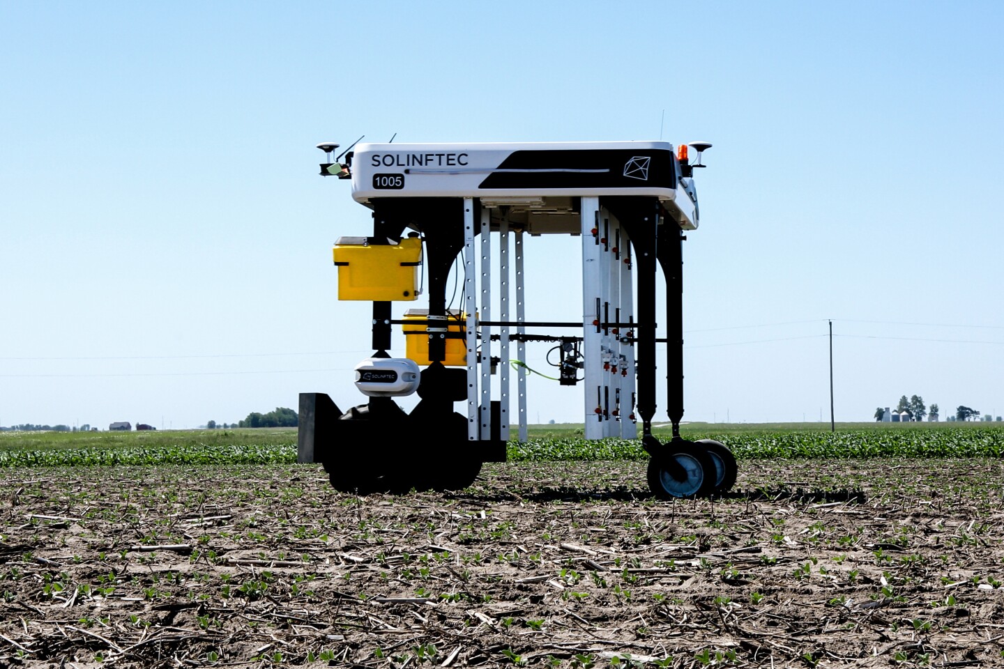 The Solix Sprayer utilizes Solinftec's proprietary Alice AI system