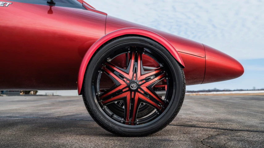 The Learmousine rolls on custom 28-inch red and black Diablo wheels clad in Kumho 325/25R28 tires