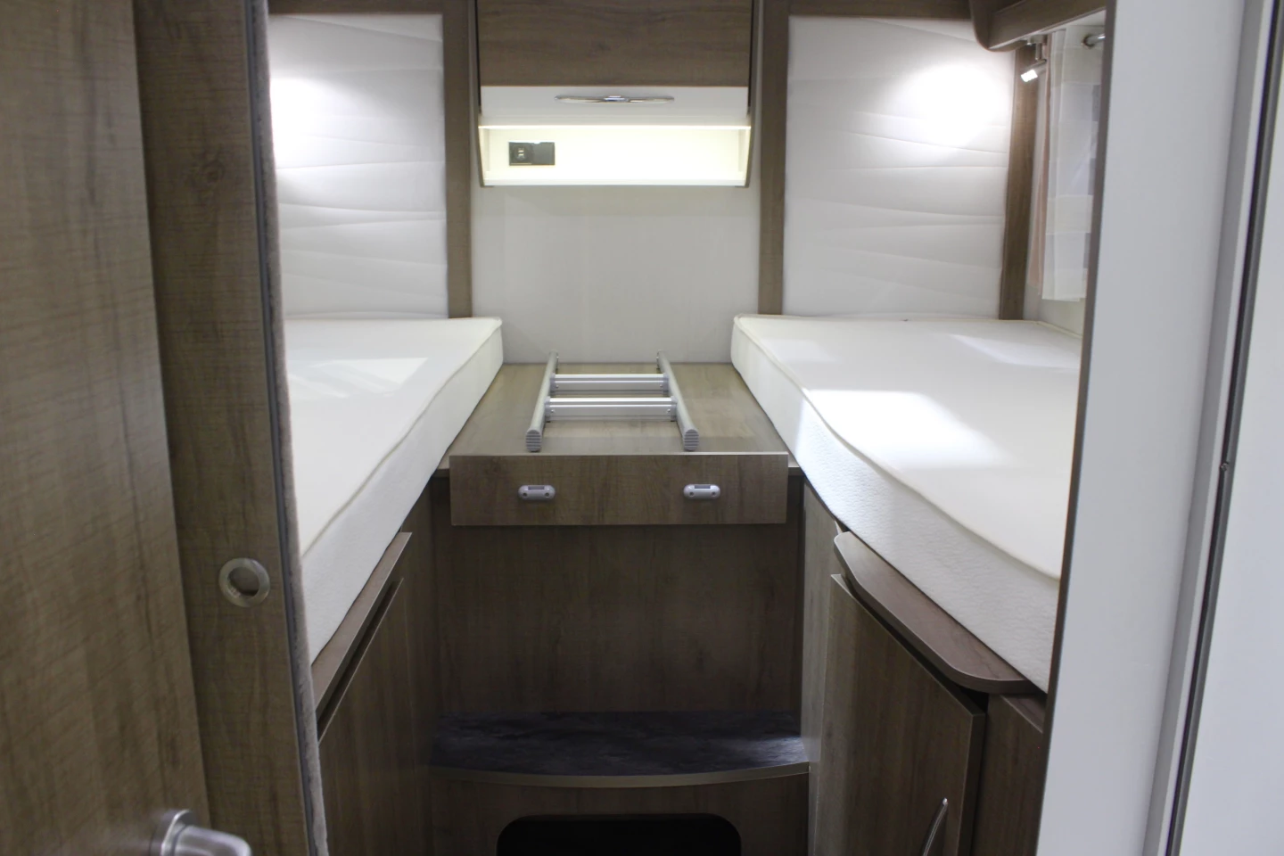 The raised rear dual bed