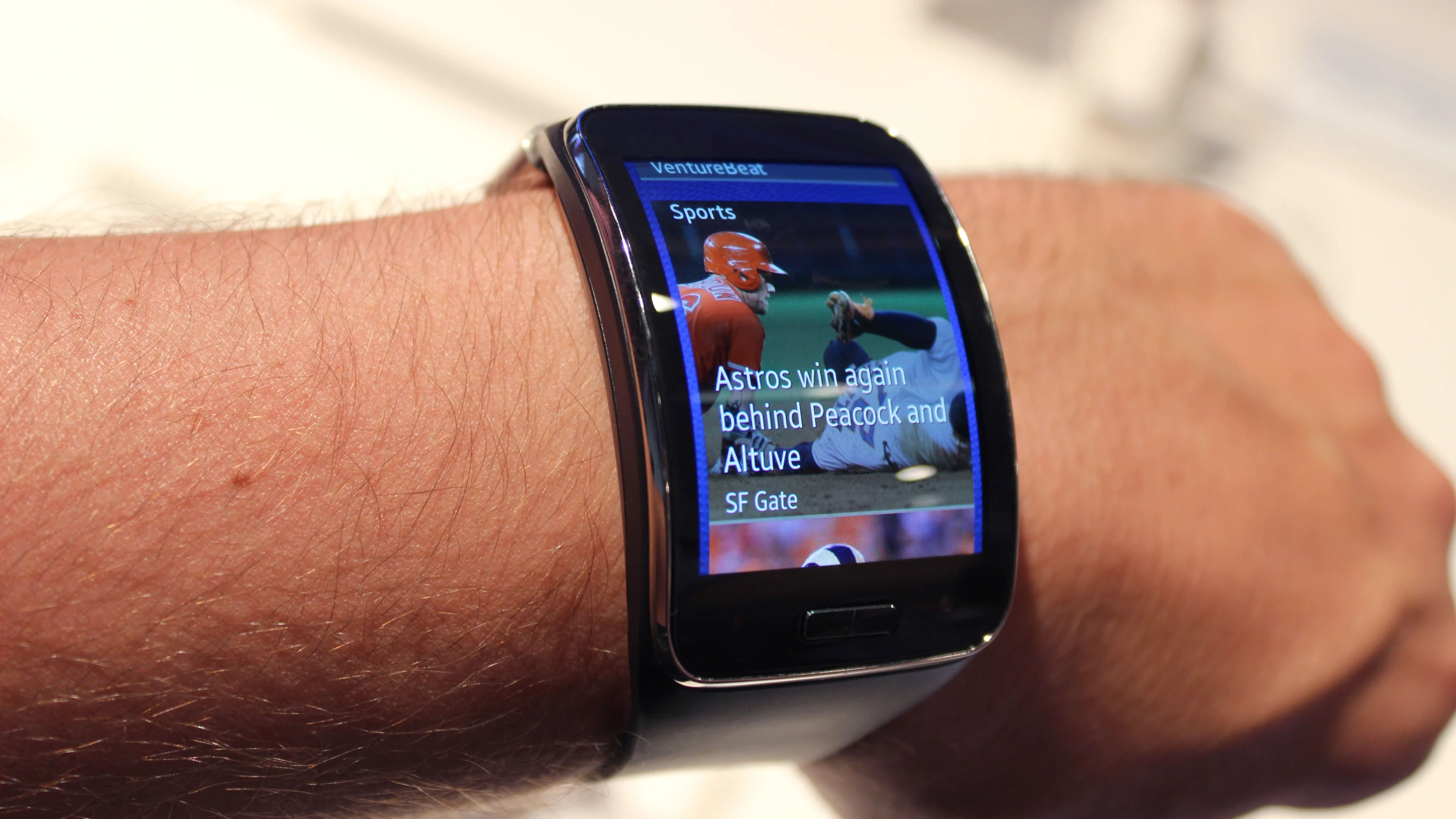 Samsung Gear S (Photo: Will Shanklin/Gizmag.com)
