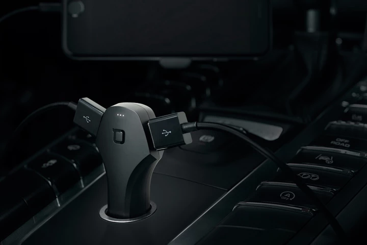 Zus smart car charger