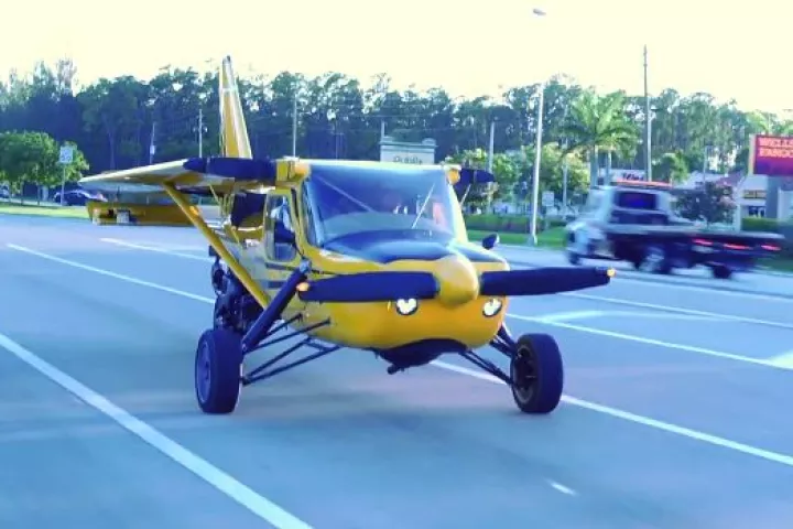 The PD-2 conversion kit allows a Glasair Sportsman GS-2 light aircraft to be flown, or driven on the road as a trike