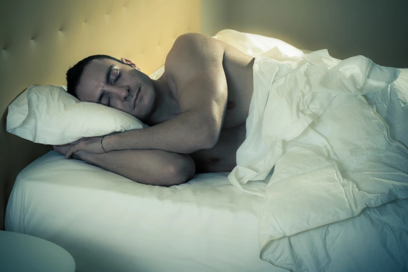 Sleep is often viewed as a passive break from wakefulness, but new research reveals it's an active and essential biological function. A recent study has demonstrated that during sleep—particularly at night—the brain plays a key role in releasing growth hormone, which helps repair muscles, strengthen bones, and regulate metabolism. Scientists have now identified the brain circuits responsible for the nighttime surge of this hormone, revealing why insufficient sleep can negatively affect physical health.