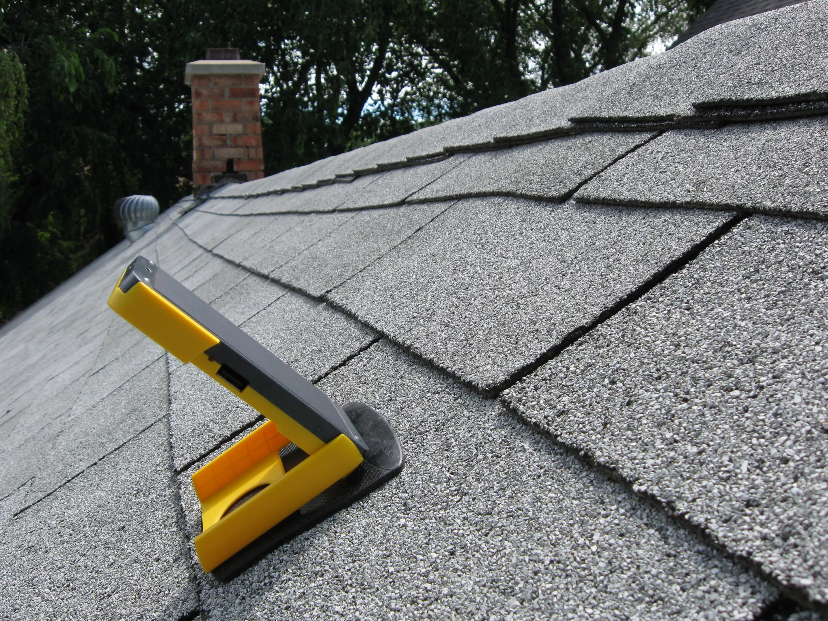 This is what you do when you're testing solar-powered gadgets in a tree-filled neighborhood – you put 'em on the roof