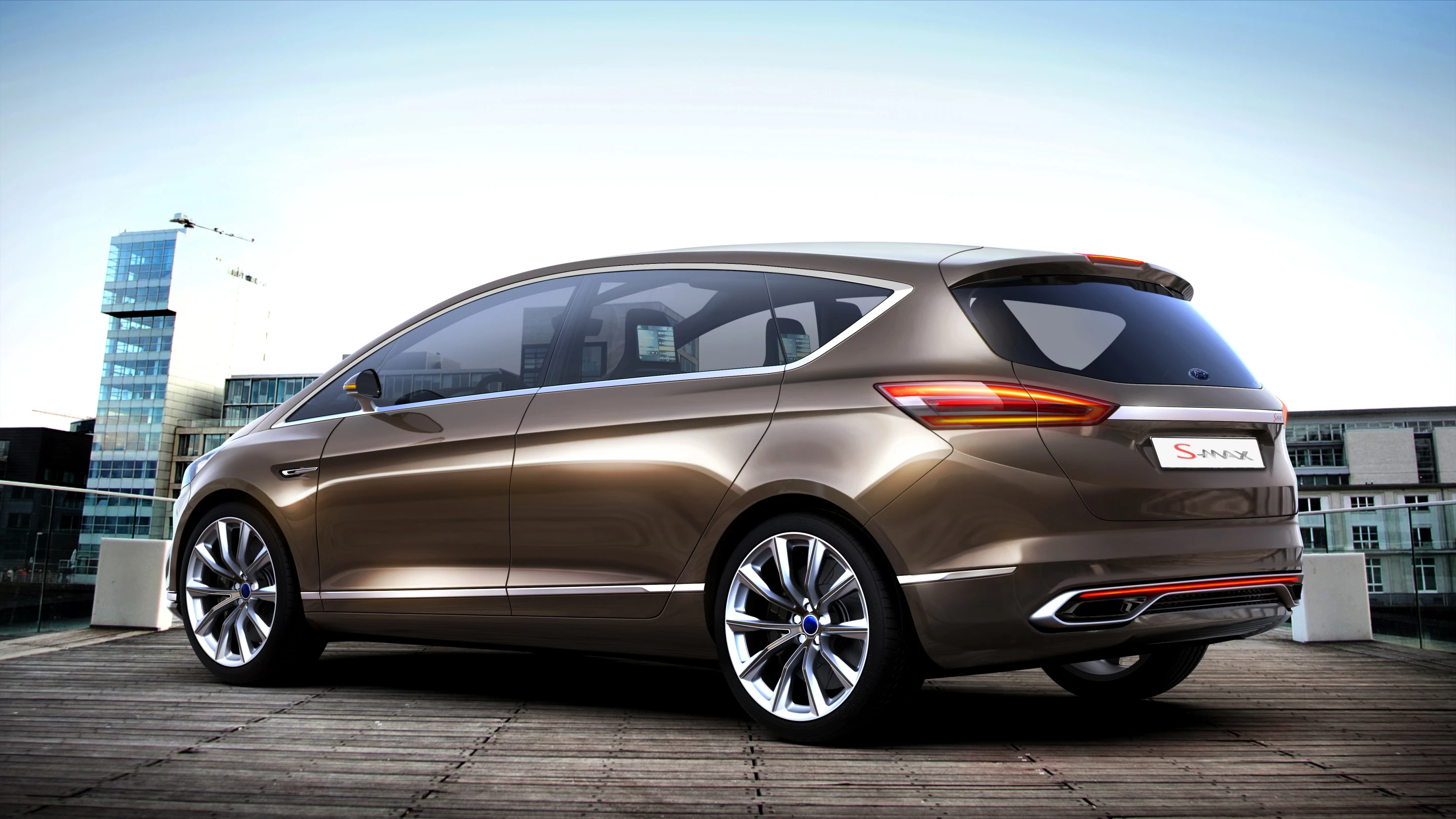 The Ford S-Max Concept can assist when backing out of stalls