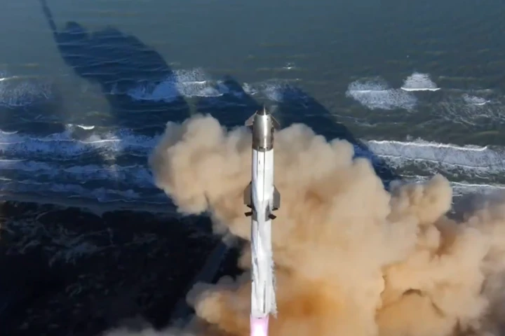 Flight 7 lifting off