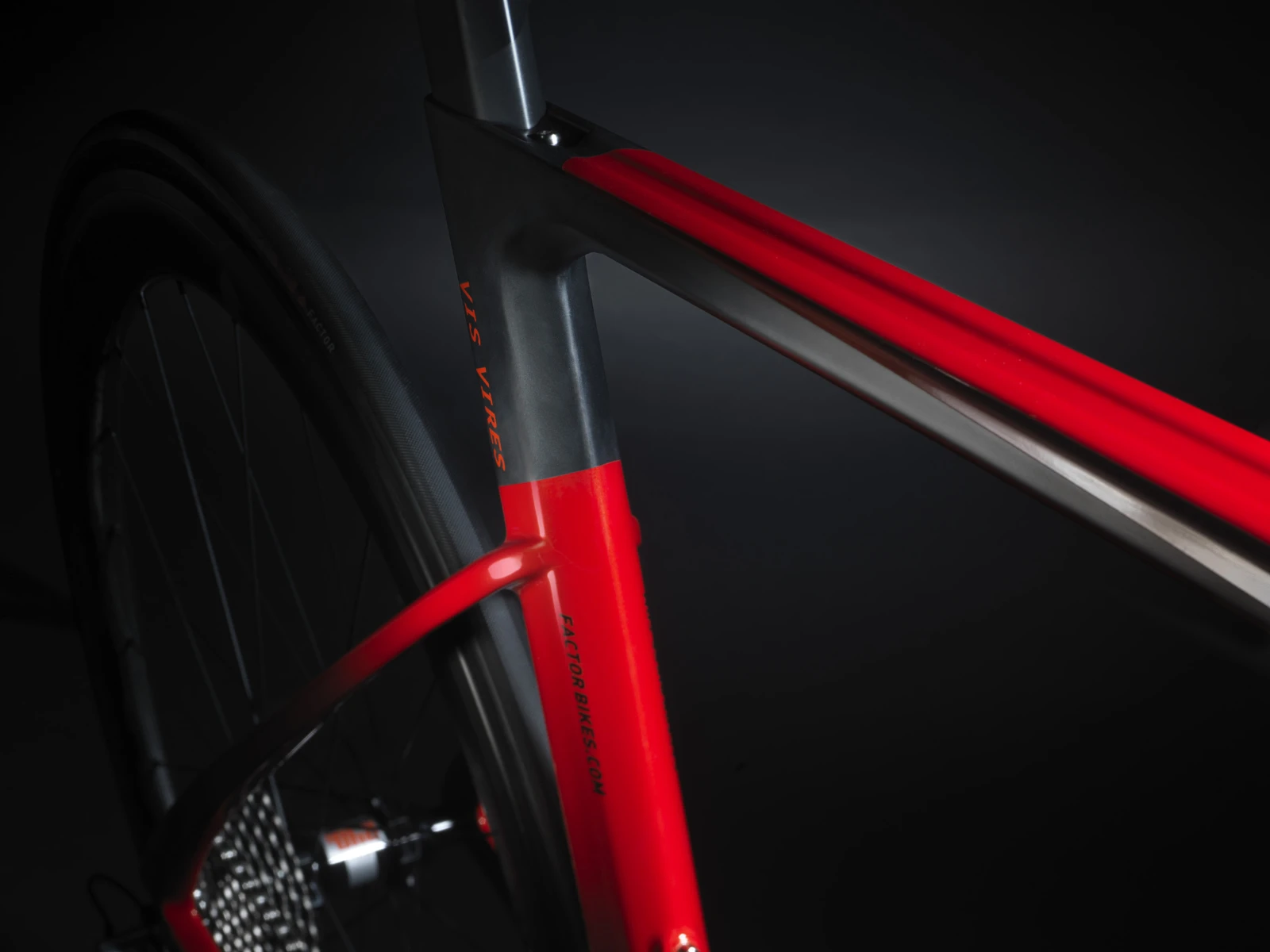 The two Vis Vires models are built on the same composite frame