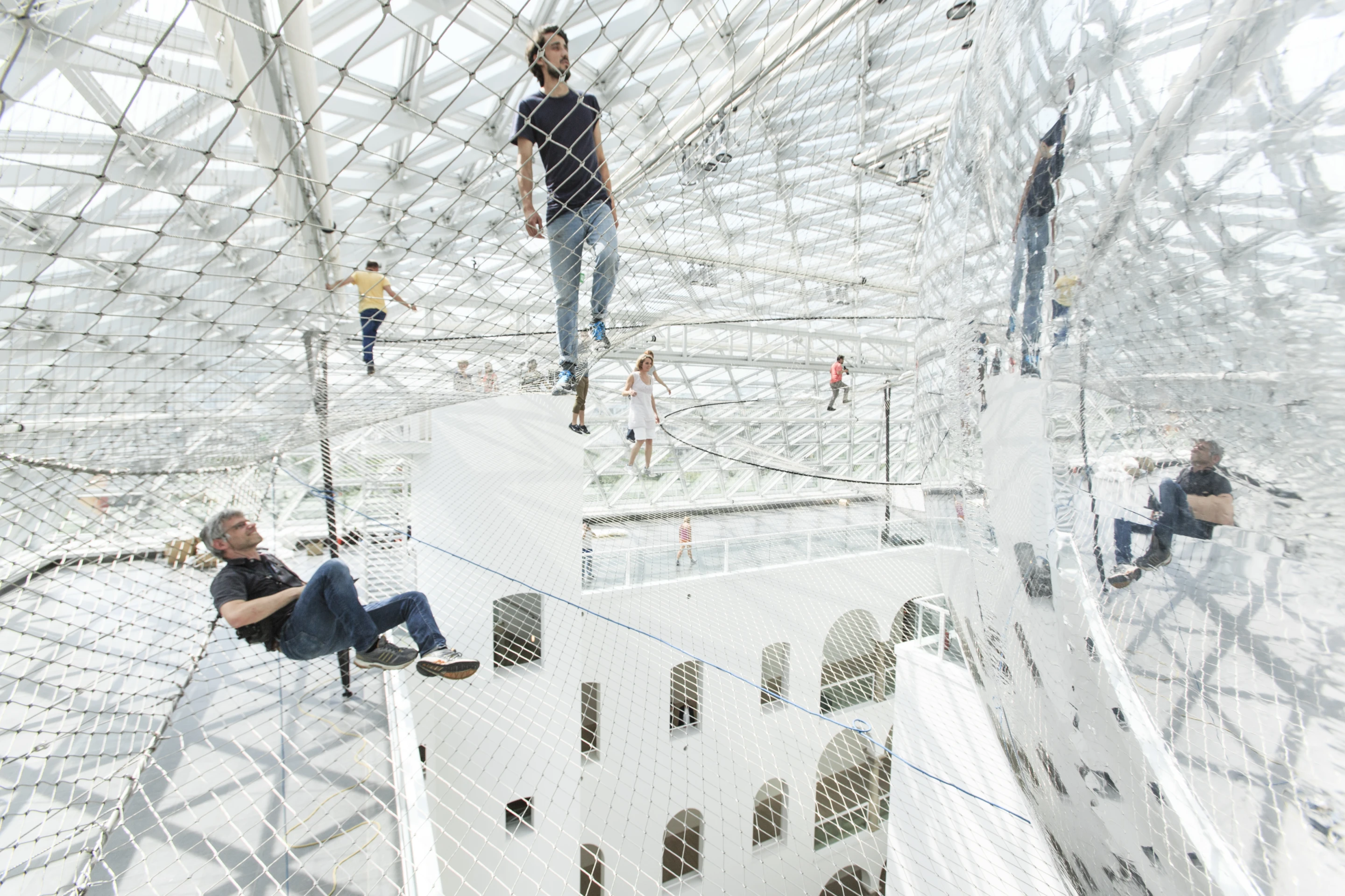 Saraceno consulted with engineers, architects, and arachnologists (Image: Studio Tomás Saraceno © 2013)