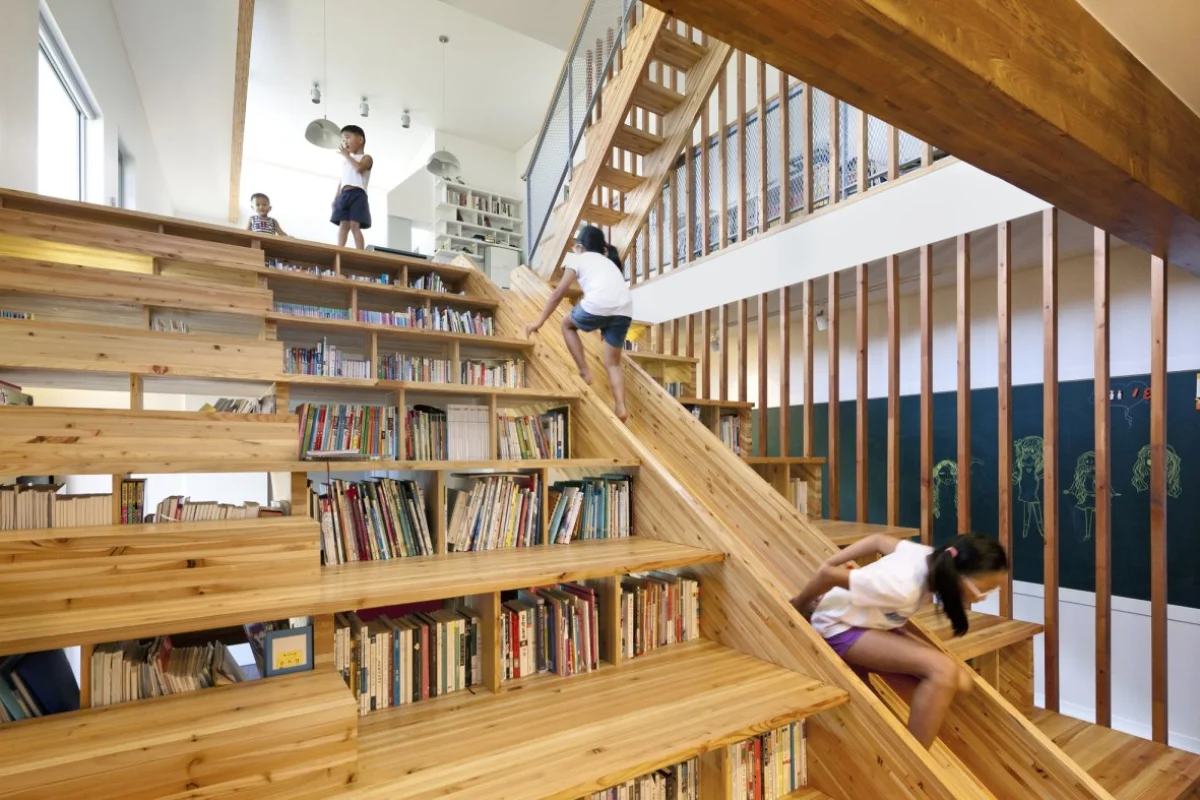 The staircase of Panorama House is large and multifunctional, going above and beyond its main function