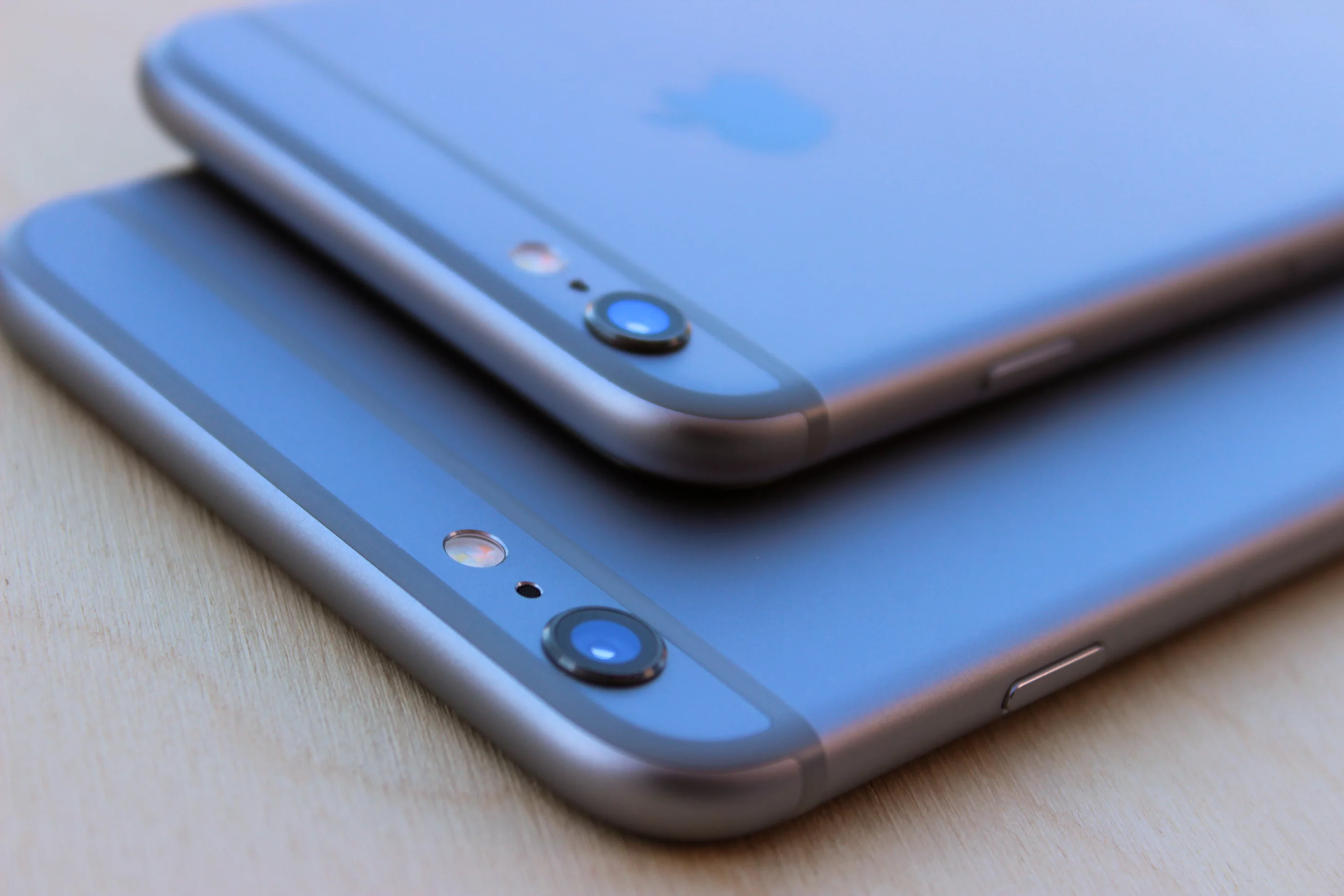 Another look at the rounded-edges of the latest iPhones (Photo: Will Shanklin/Gizmag.com)