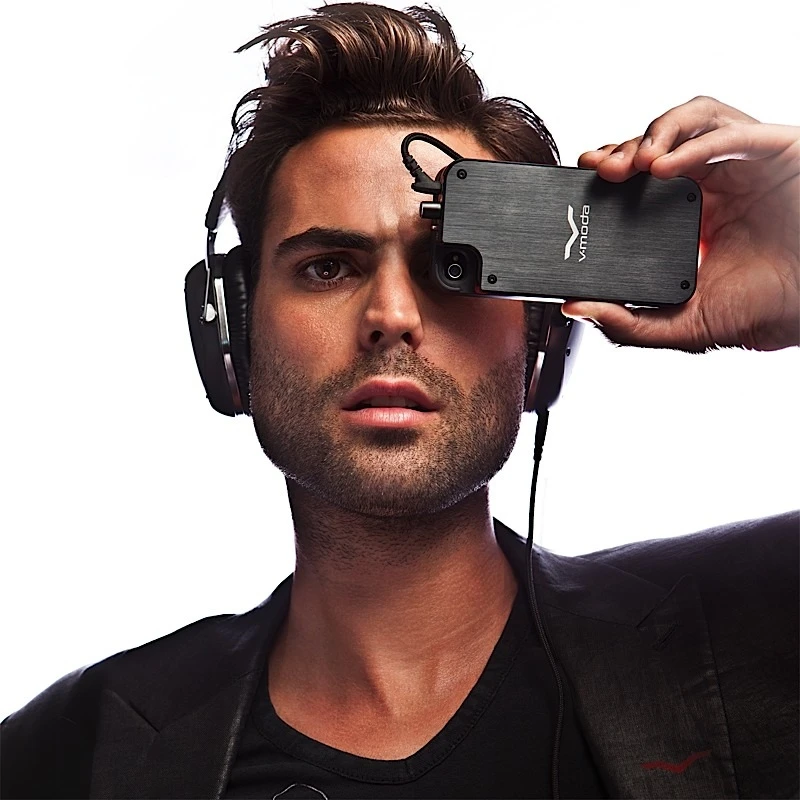 The VAMP keeps the iPhone's camera clear