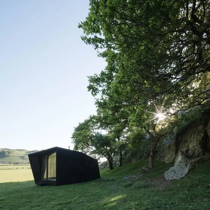 Miller Kendrick Architects has created a 131.3 sq ft tiny cabin