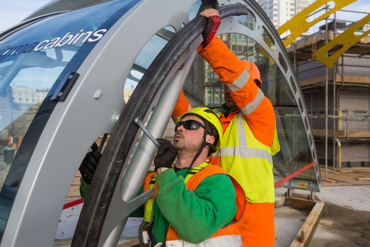 The pod's glazing comprises two laminated double-curved sheets glued together, an interlayer, a sealed air gap and a final glass layer