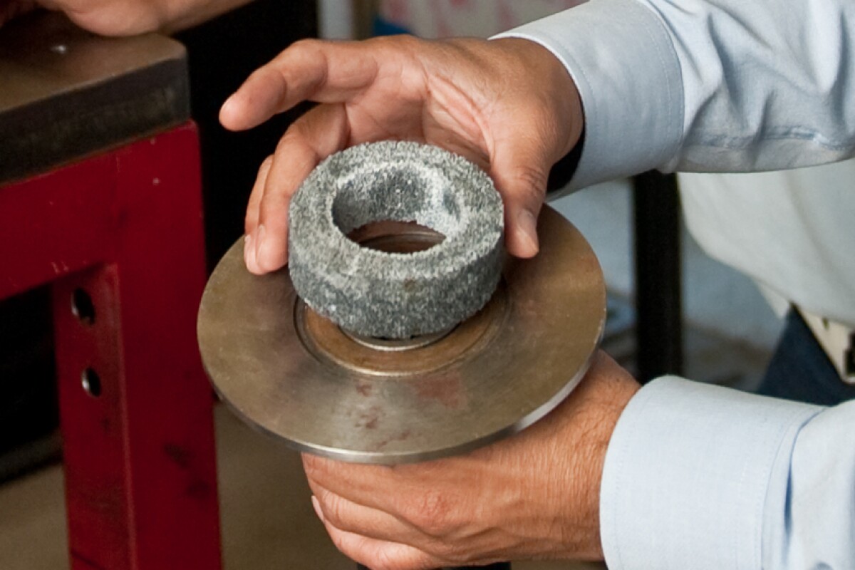 The "noise sponge" that can significantly reduce the noise of combustion in jet engines (Photo: Zach Riggins, University of Alabama)