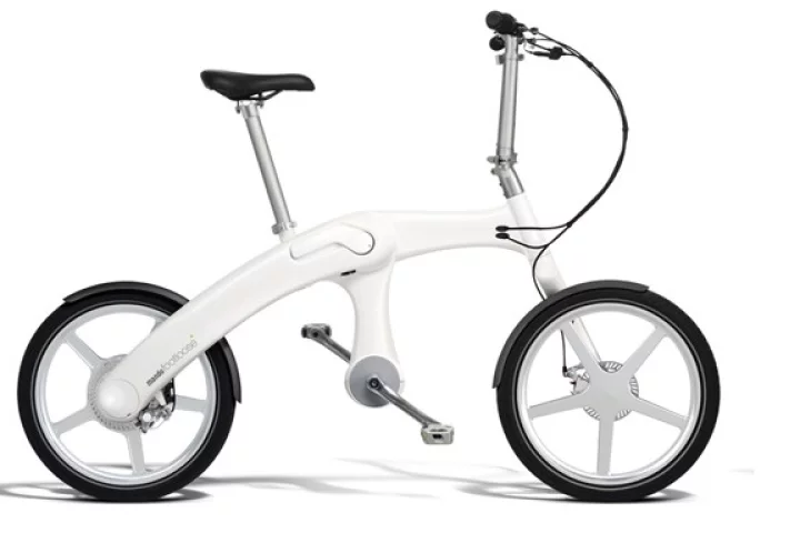 The Mando Footloose is a folding e-bike with a chainless drivetrain