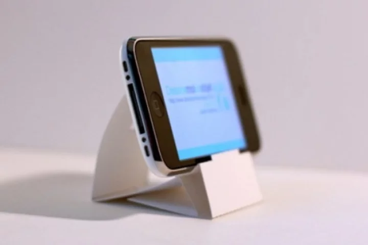 The Paper iPhone/iPod touch stand created by Julien Madérou