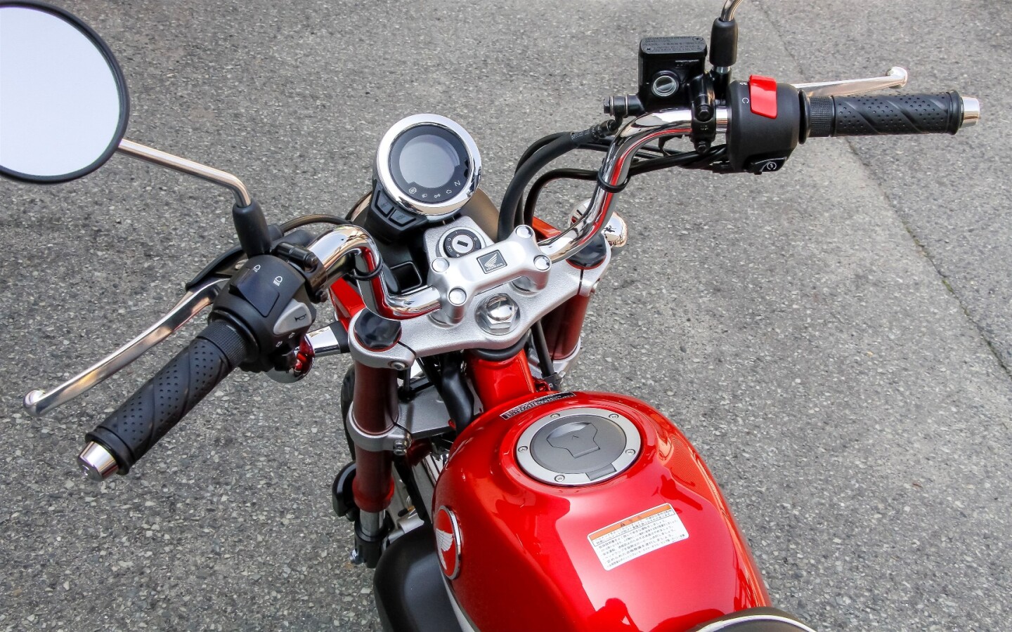2018 Honda Monkey: compact riding position
