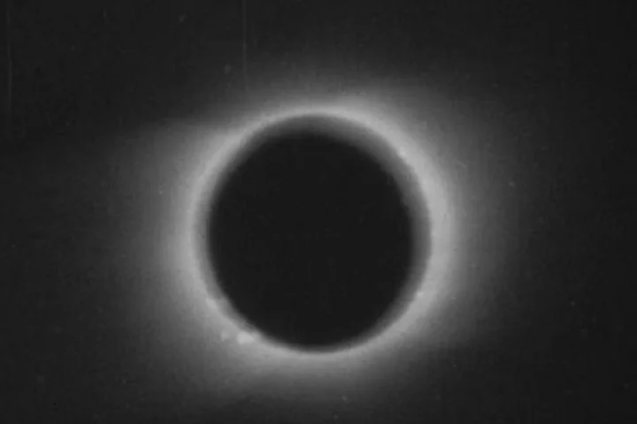 Still frame from Nevil Maskelyne's footage of a solar eclipse, filmed in North Carolina on May 28, 1900