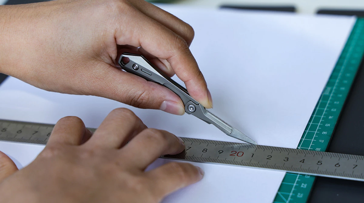 The ergonomic design affords a comfortable grip for precise cutting