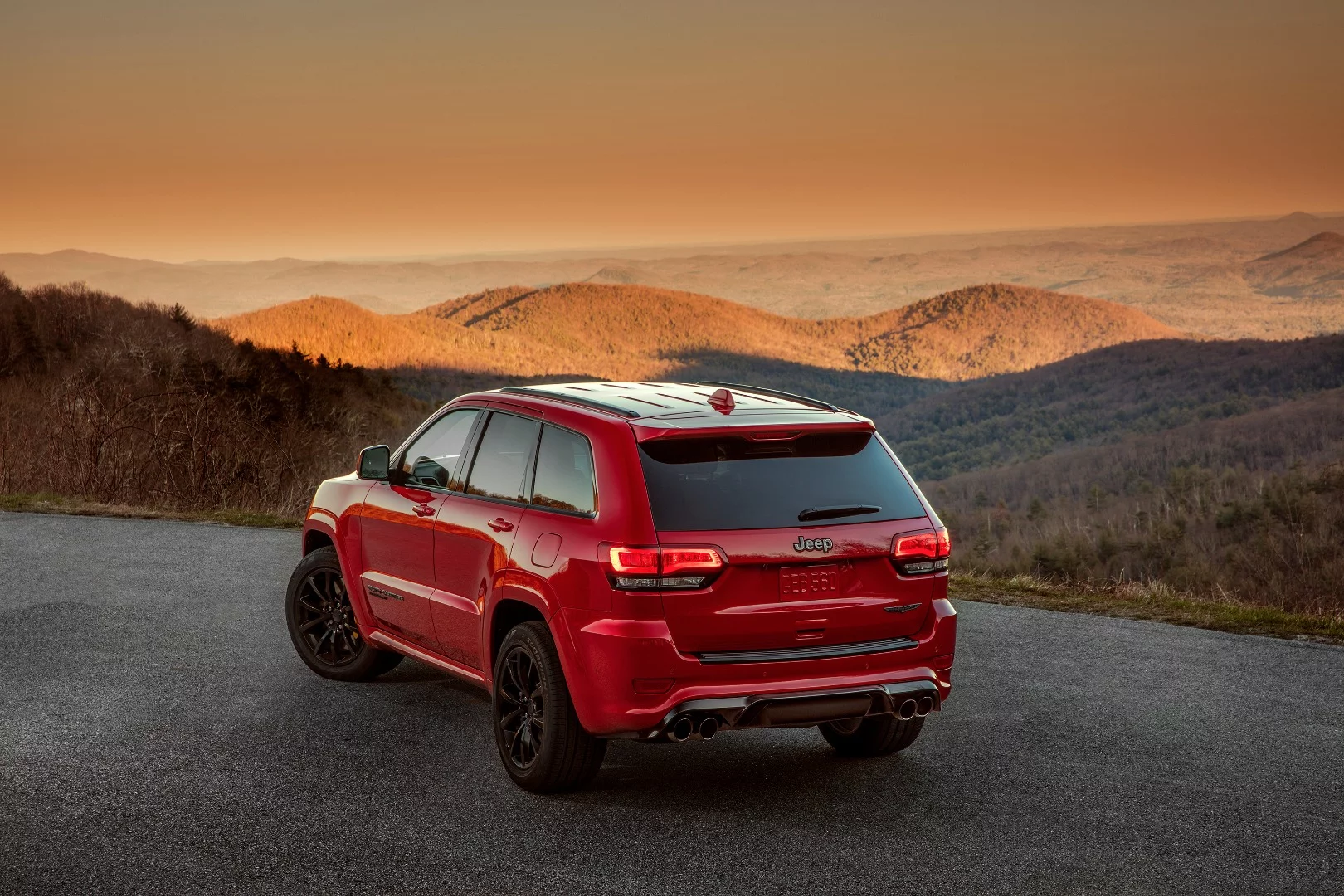 The V8 in the Jeep Grand Cherokee Trackhawk takes it to 100 km/h in just 3.6 seconds
