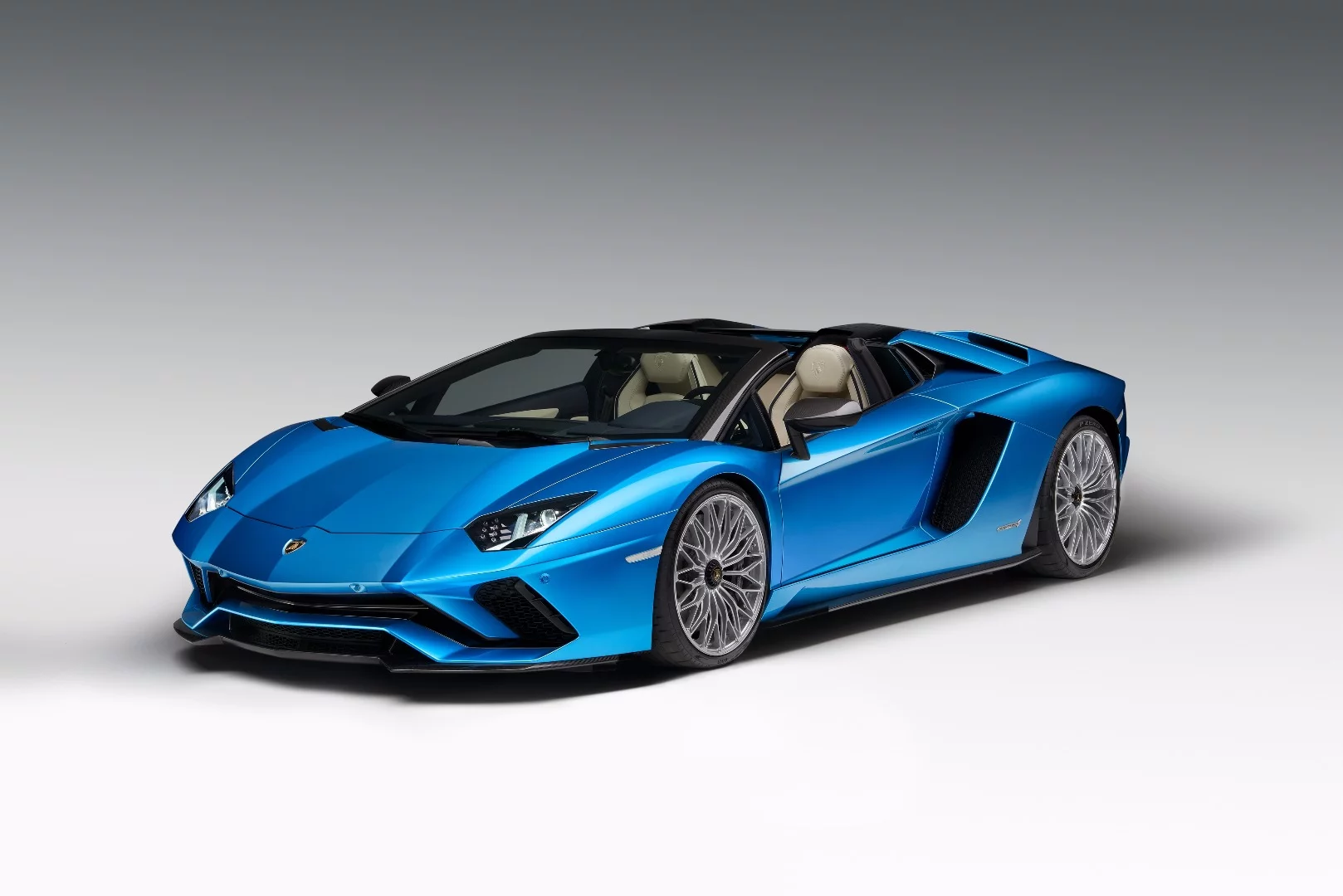 The new Lamborghini Aventador S Roadster