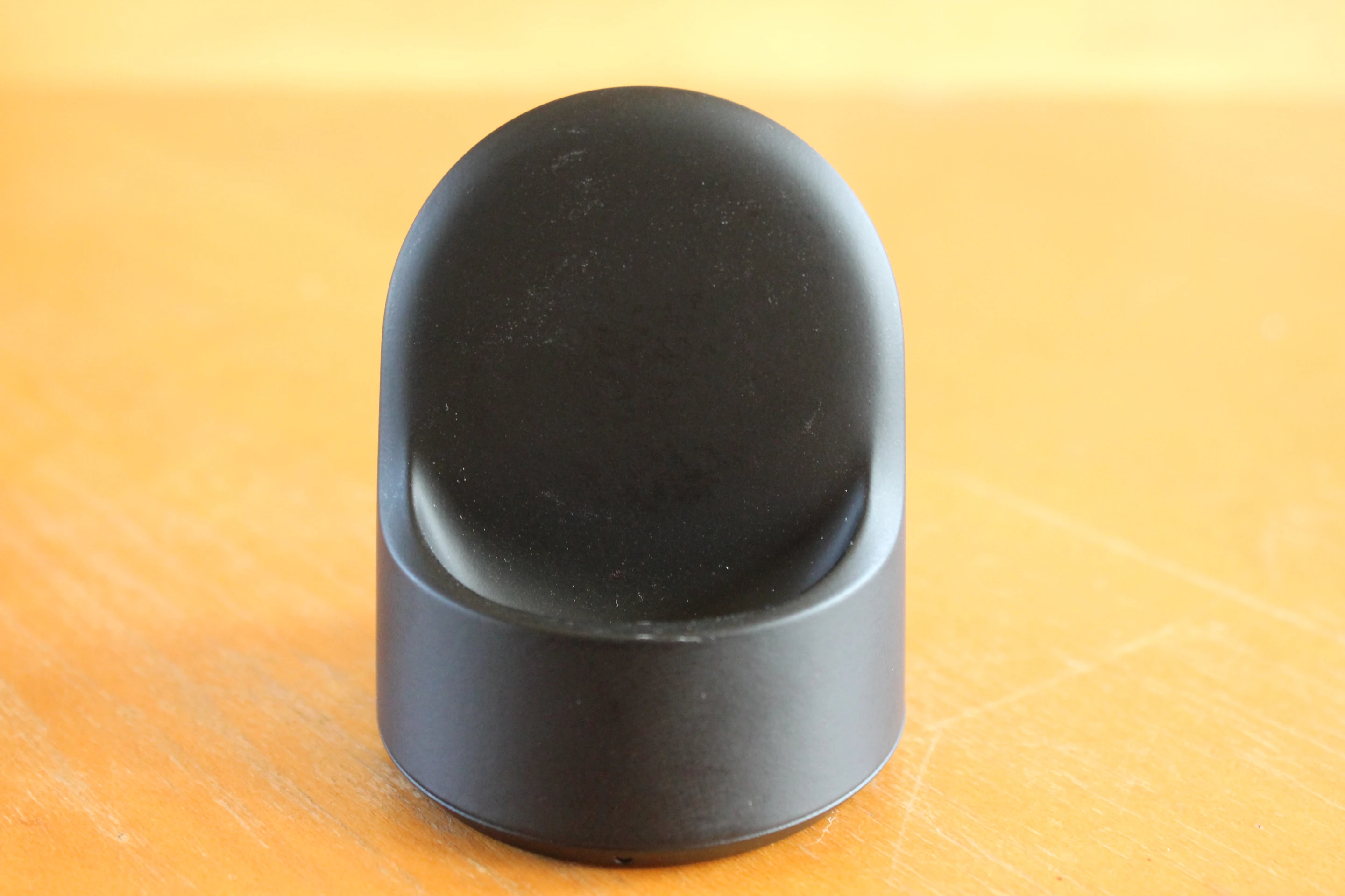 The watch comes with a Qi wireless charger (Photo credit: Eric Mack/Gizmag.com)