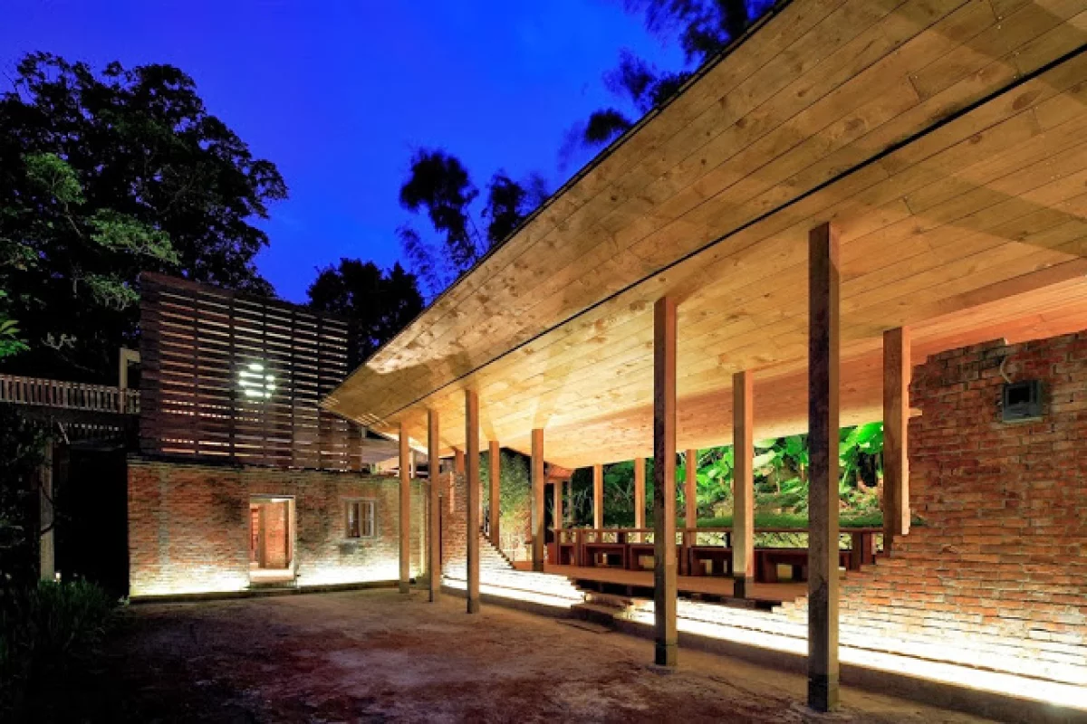 Night view of the "ultra ruin" courtyard (photo: AdDa Zei/Casagrande Laboratory)