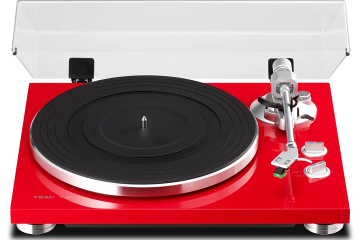 The TEAC TN-300 turntable