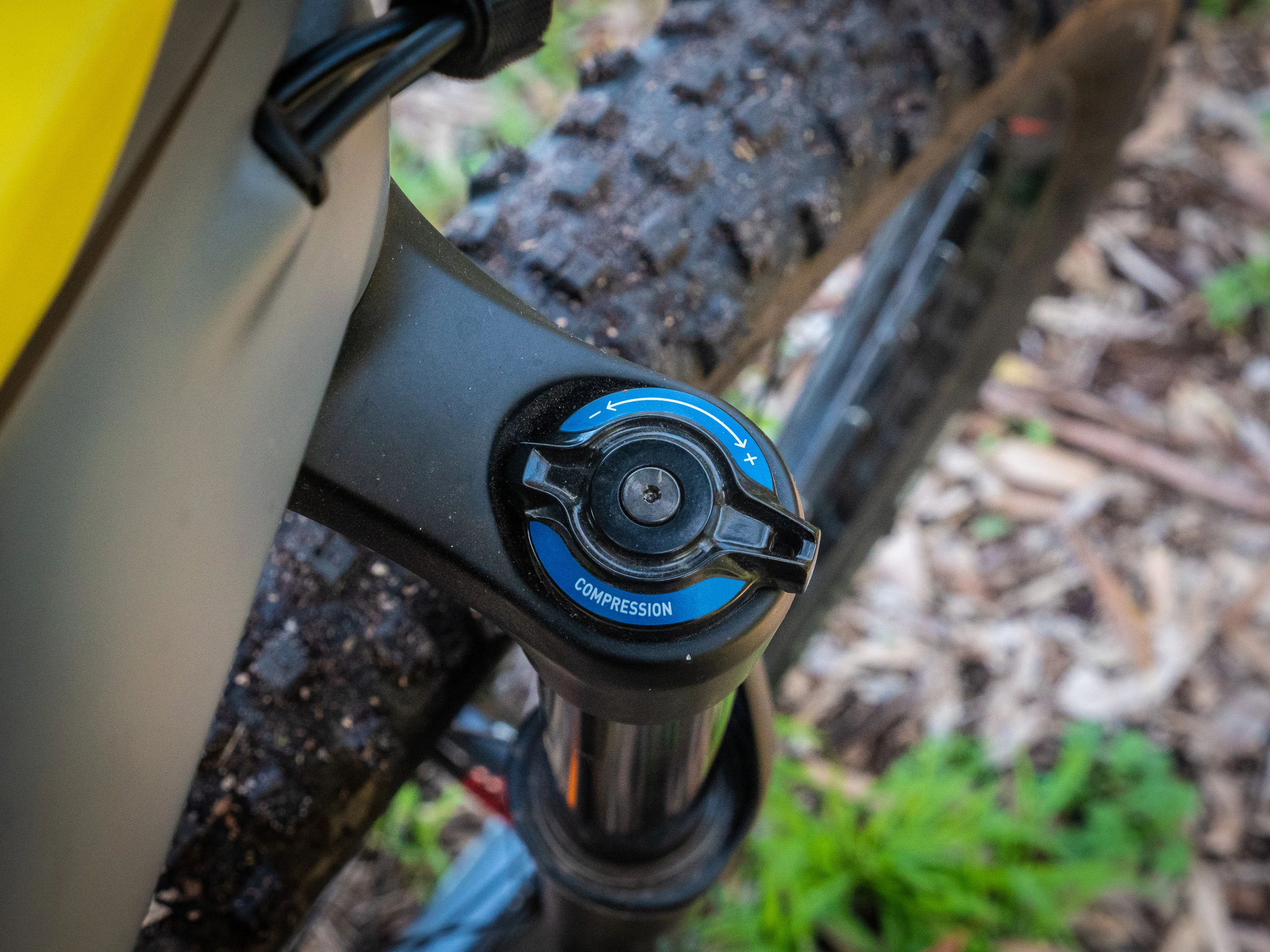 Adjustable damping on the Rockshox front fork