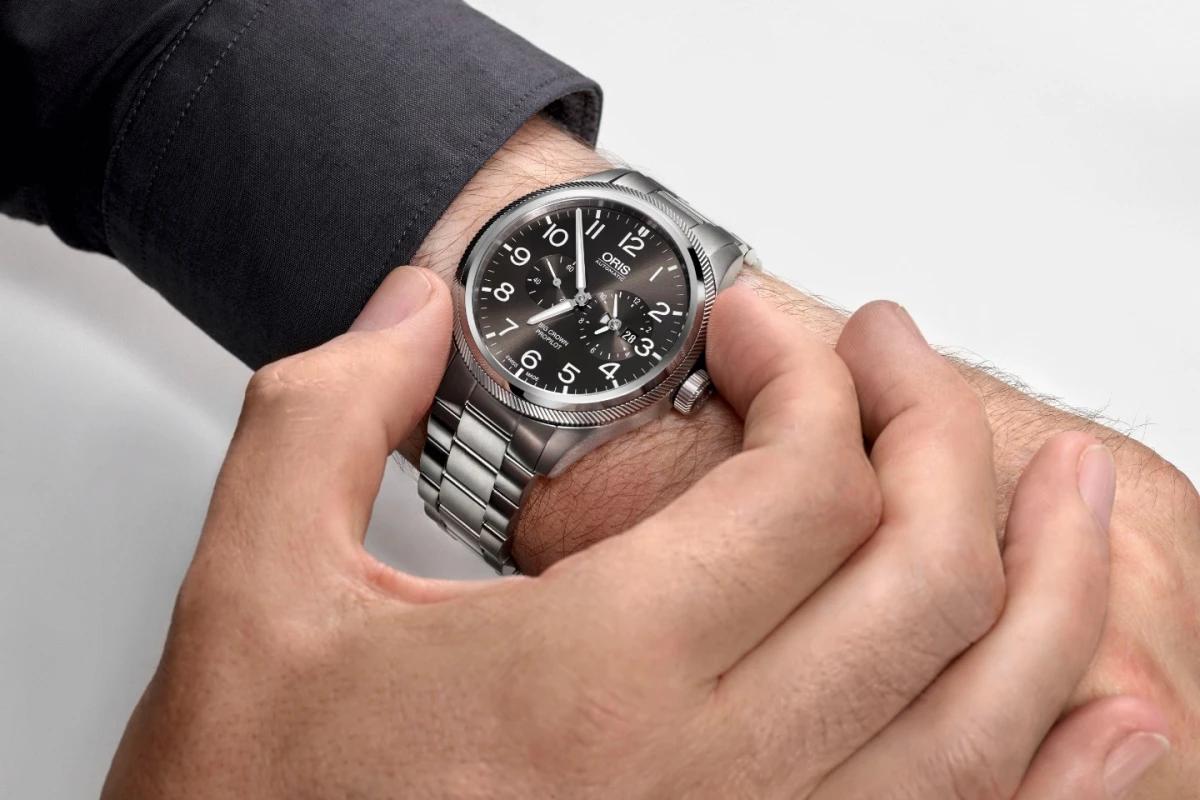The Oris Big Crown ProPilot uses the bezel to adjust local time