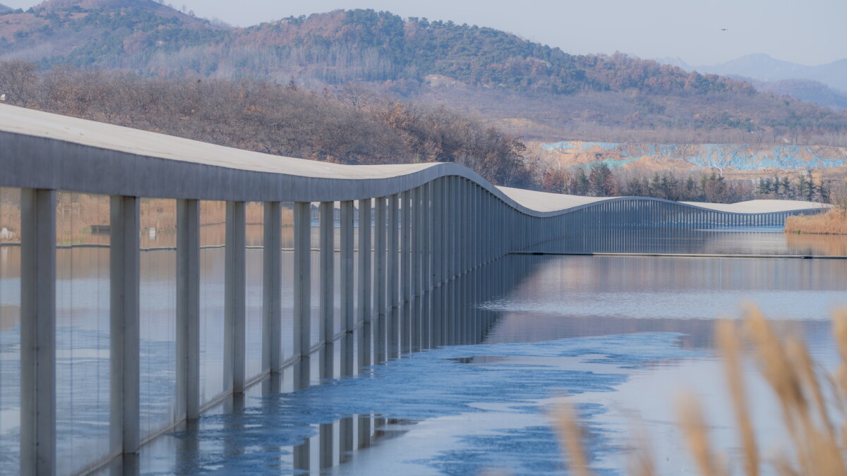 Extraordinary 1-km-long art museum rises out of a lake in China - Vimarsana News