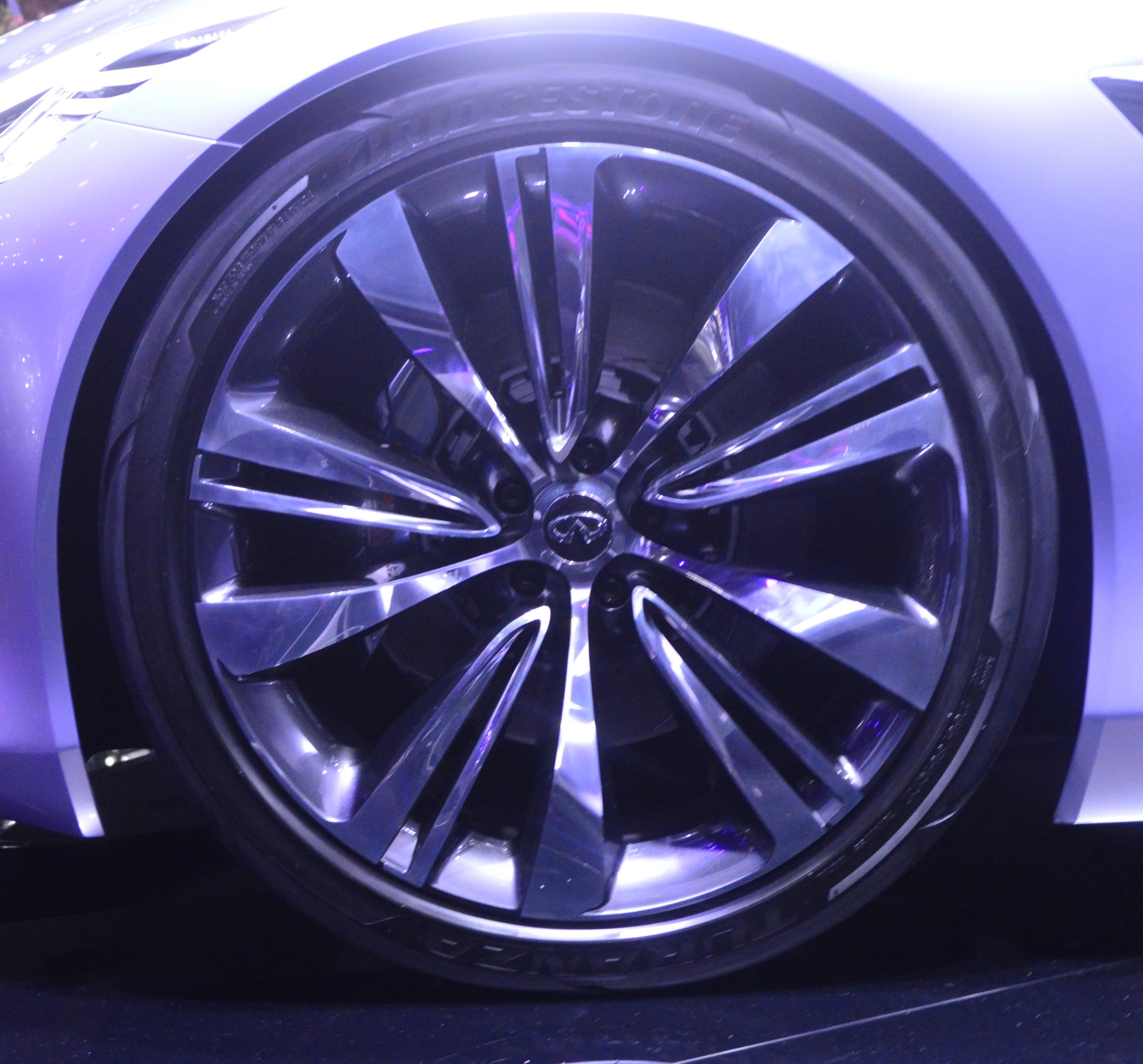 Infiniti Q80 close-up (Photo: C.C. Weiss/Gizmag)